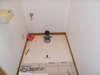 給水管やお掃除道具も隠れるスッキリトイレ 給水管やお掃除道具も隠れるスッキリトイレ